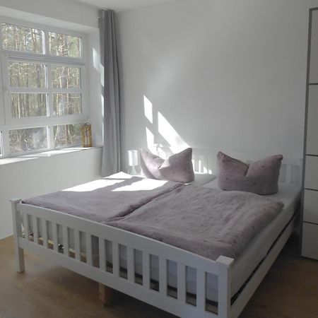 App. Weisses Haus Apartment Хохен Нойендорф Екстериор снимка