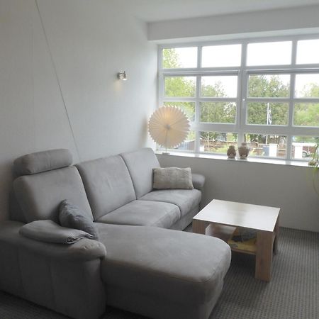 App. Weisses Haus Apartment Хохен Нойендорф Екстериор снимка