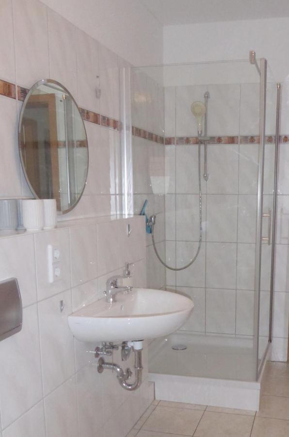 App. Weisses Haus Apartment Хохен Нойендорф Екстериор снимка