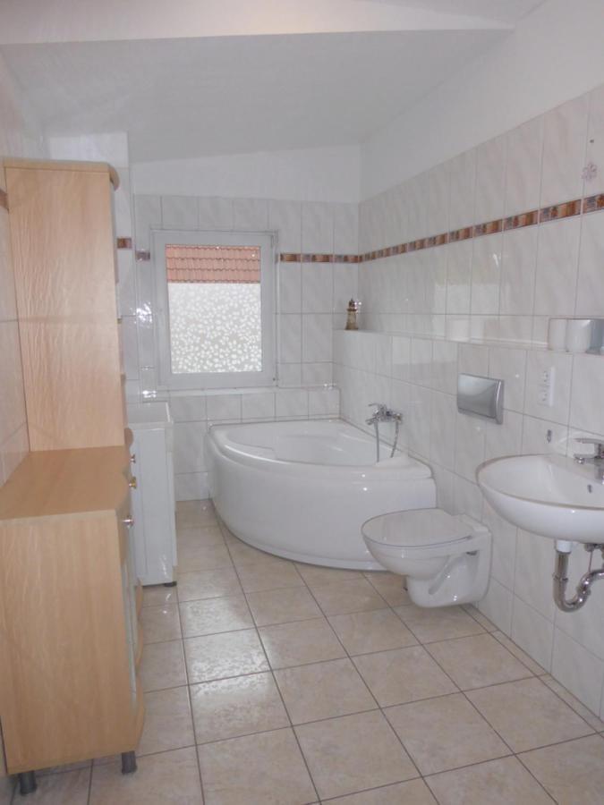 App. Weisses Haus Apartment Хохен Нойендорф Екстериор снимка