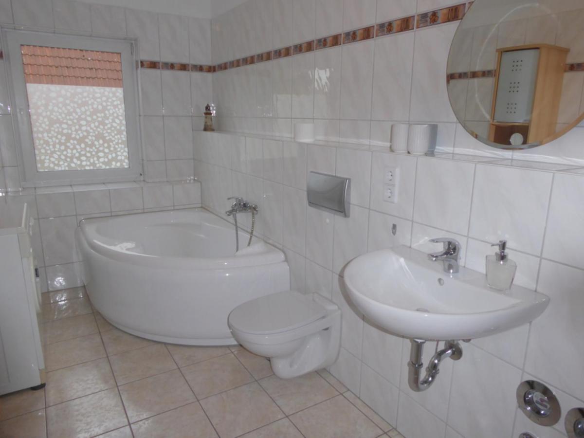 App. Weisses Haus Apartment Хохен Нойендорф Екстериор снимка