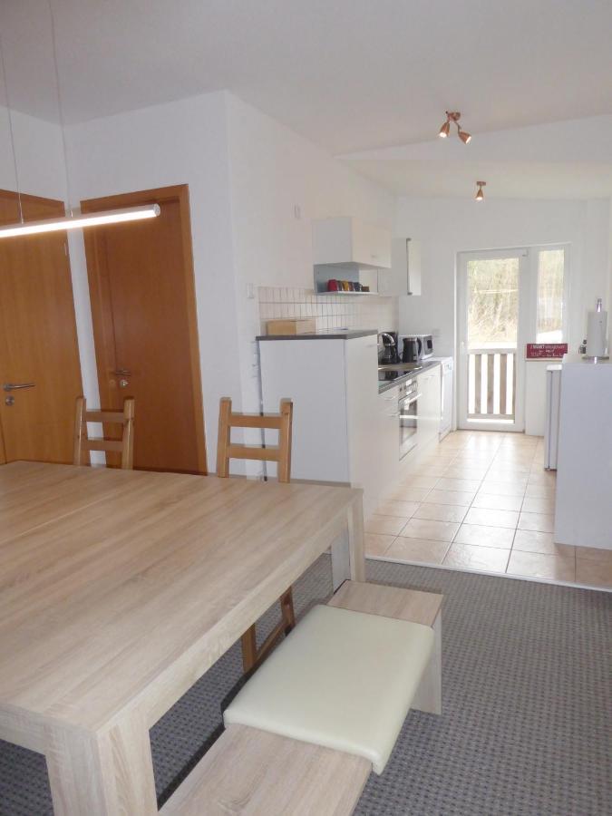 App. Weisses Haus Apartment Хохен Нойендорф Екстериор снимка