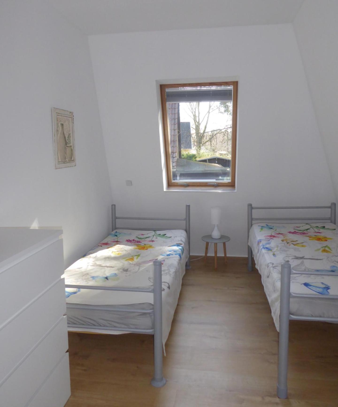 App. Weisses Haus Apartment Хохен Нойендорф Екстериор снимка