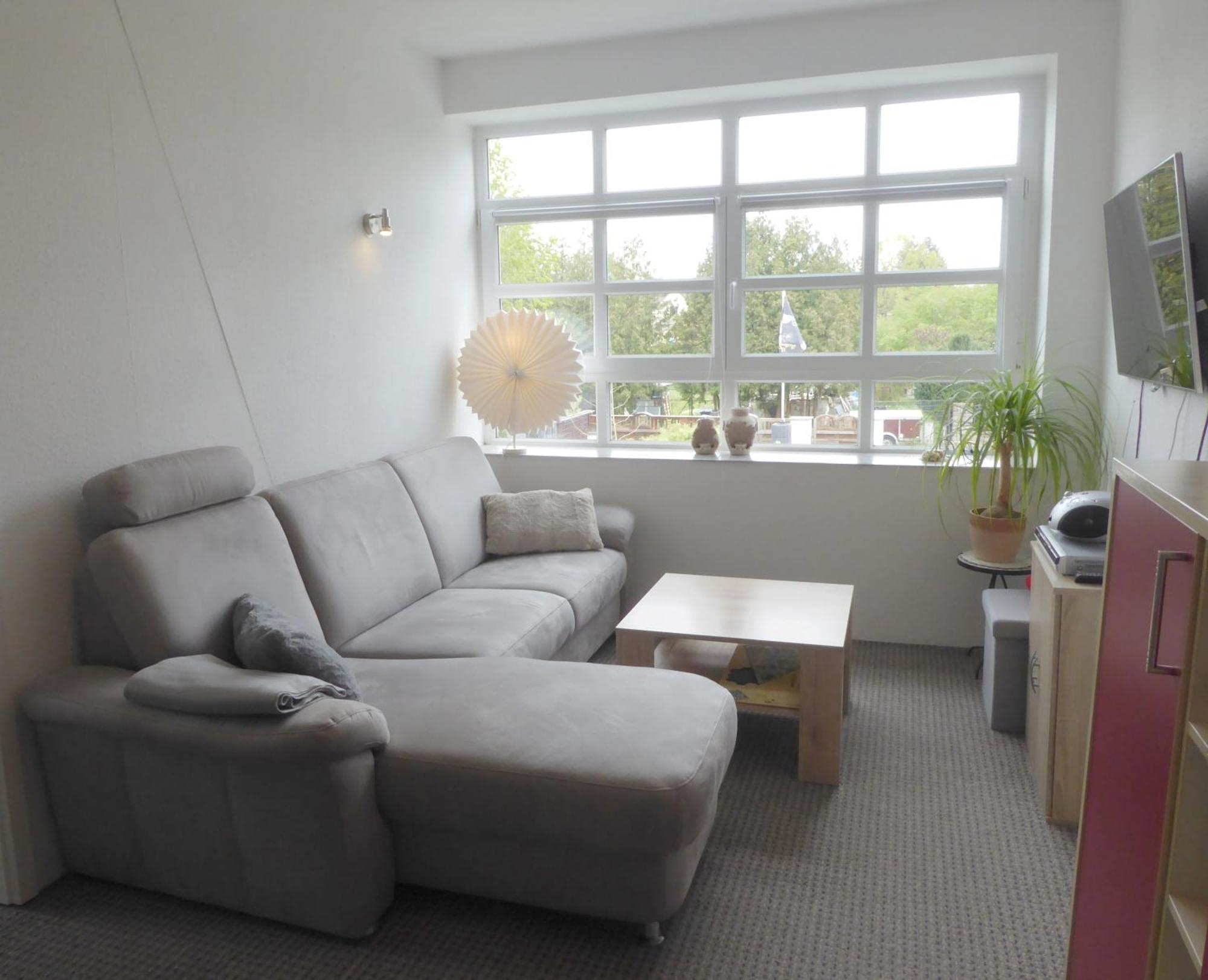 App. Weisses Haus Apartment Хохен Нойендорф Екстериор снимка