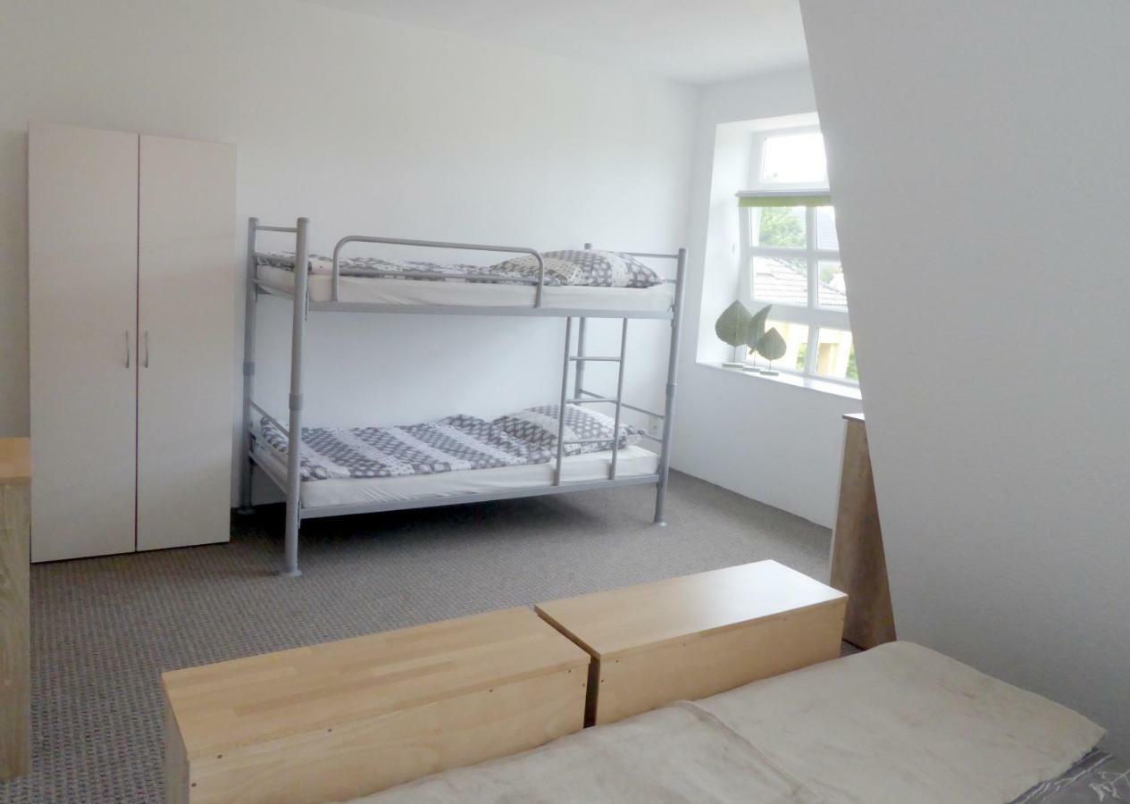 App. Weisses Haus Apartment Хохен Нойендорф Екстериор снимка