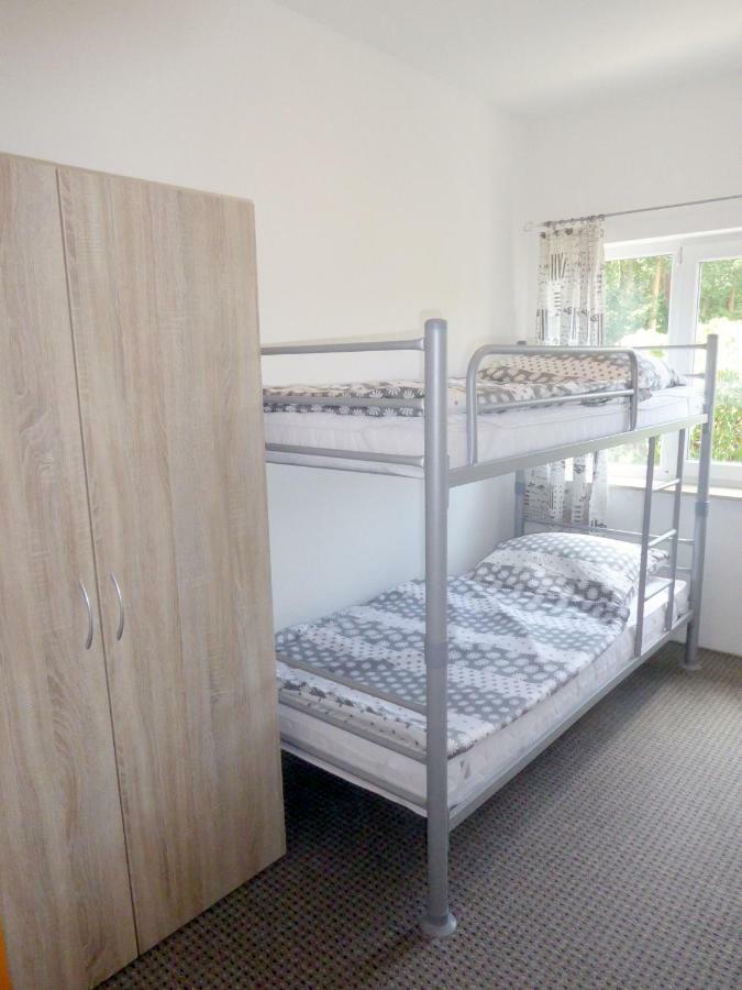 App. Weisses Haus Apartment Хохен Нойендорф Екстериор снимка
