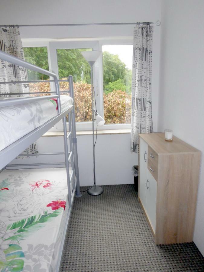 App. Weisses Haus Apartment Хохен Нойендорф Екстериор снимка
