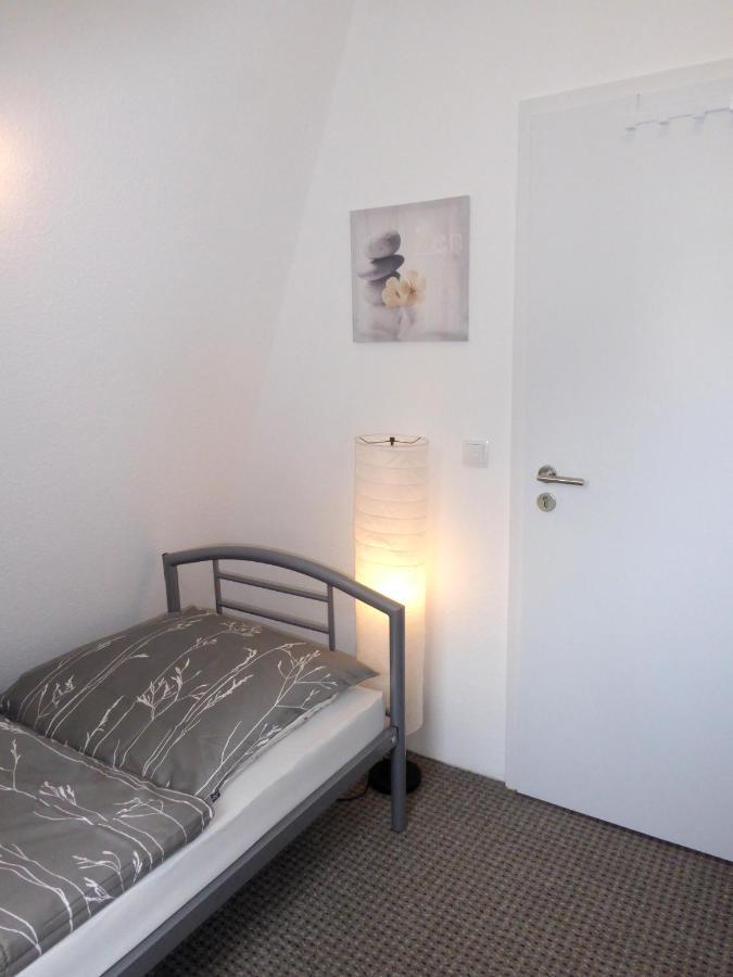 App. Weisses Haus Apartment Хохен Нойендорф Екстериор снимка