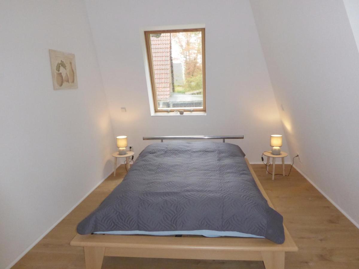 App. Weisses Haus Apartment Хохен Нойендорф Екстериор снимка